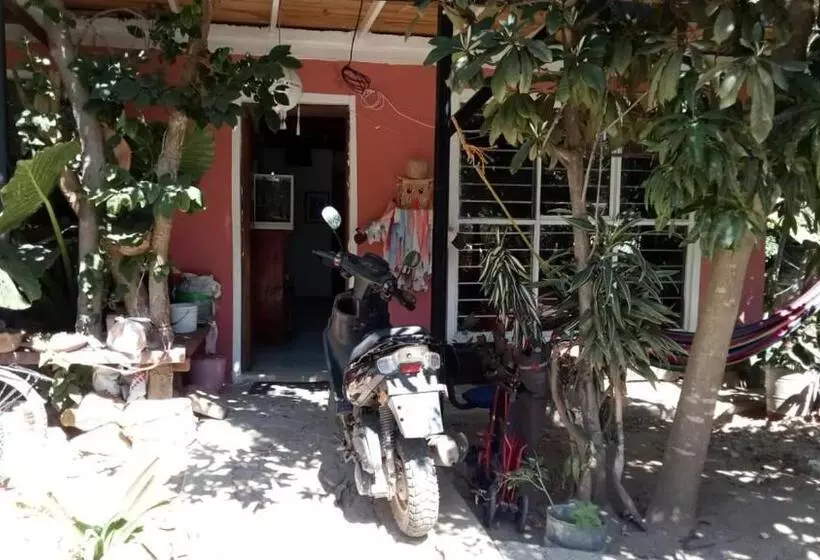 هاستل La Casa Del Nenufar