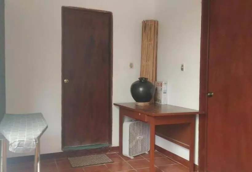 هاستل La Casa Del Nenufar