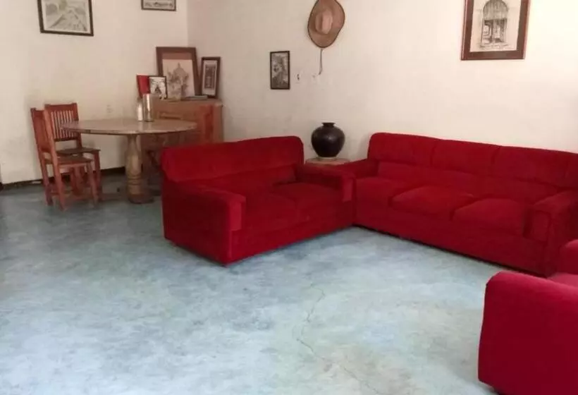 هاستل La Casa Del Nenufar