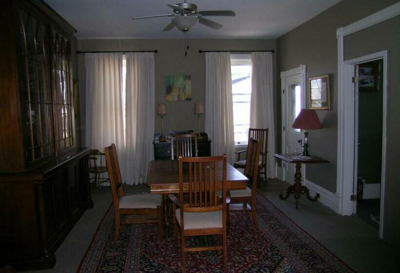 بنسيون Elsie J S Historic House