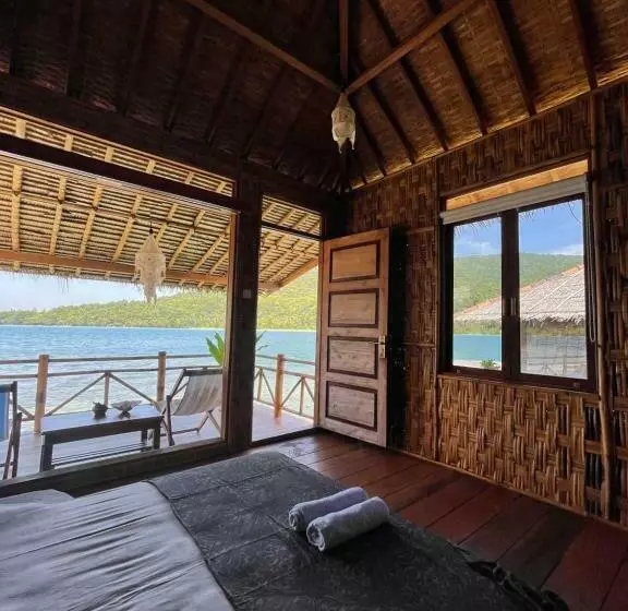 Pensione Floating Paradise