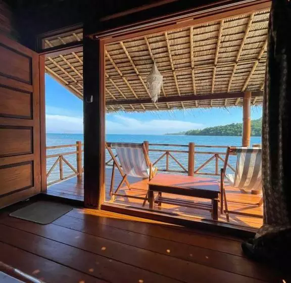 Pensione Floating Paradise