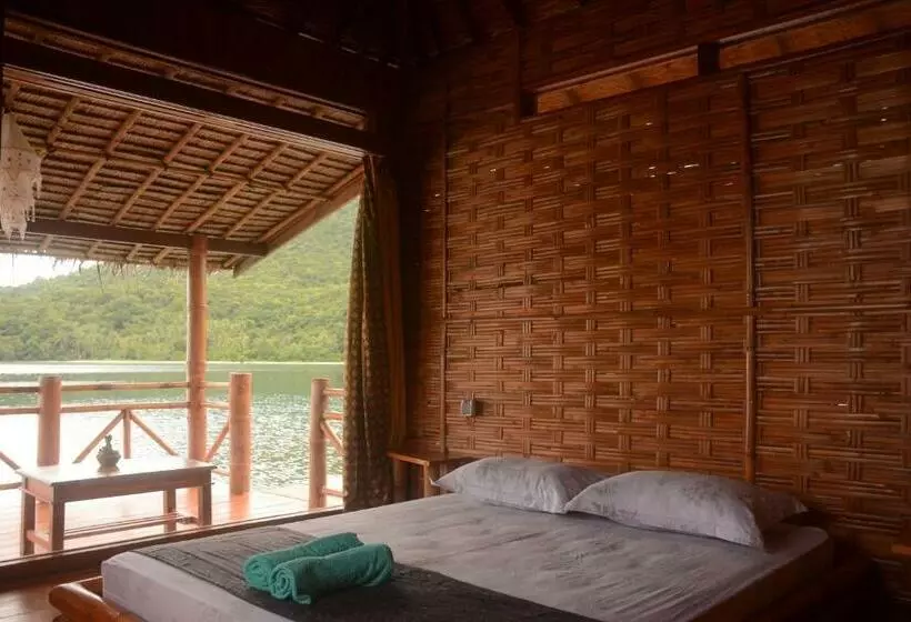 Pensione Floating Paradise
