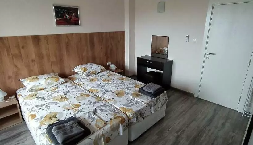 پانسیون Guest Rooms Mery