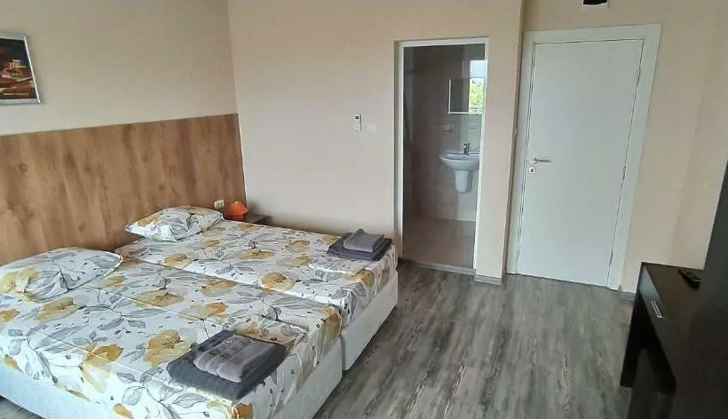 پانسیون Guest Rooms Mery