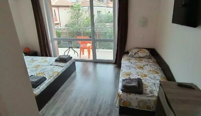 پانسیون Guest Rooms Mery