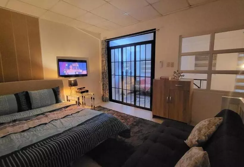 پانسیون Josephine S Bunker