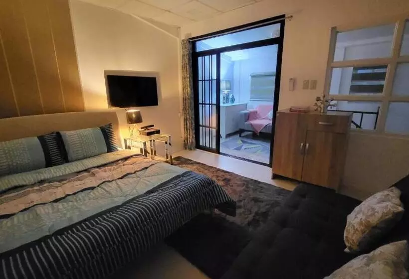 پانسیون Josephine S Bunker