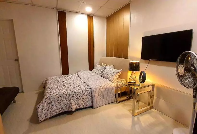 پانسیون Josephine S Bunker