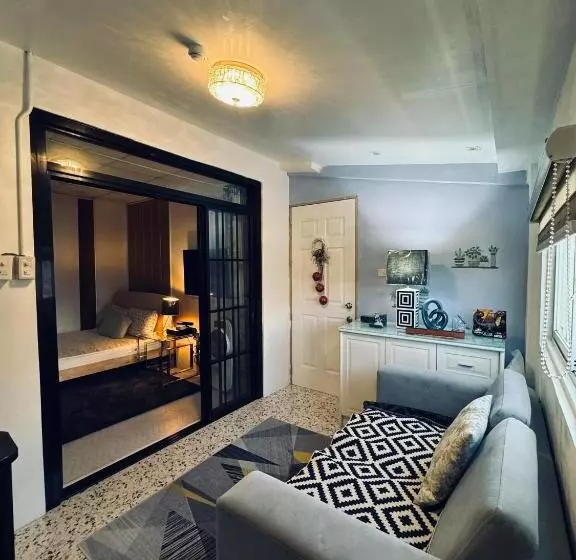 پانسیون Josephine S Bunker