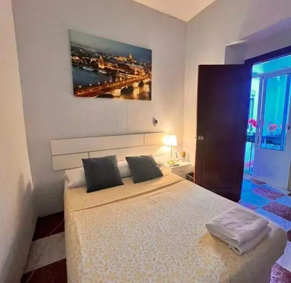 پانسیون Santa Isabel Low Cost Rooms In Private House