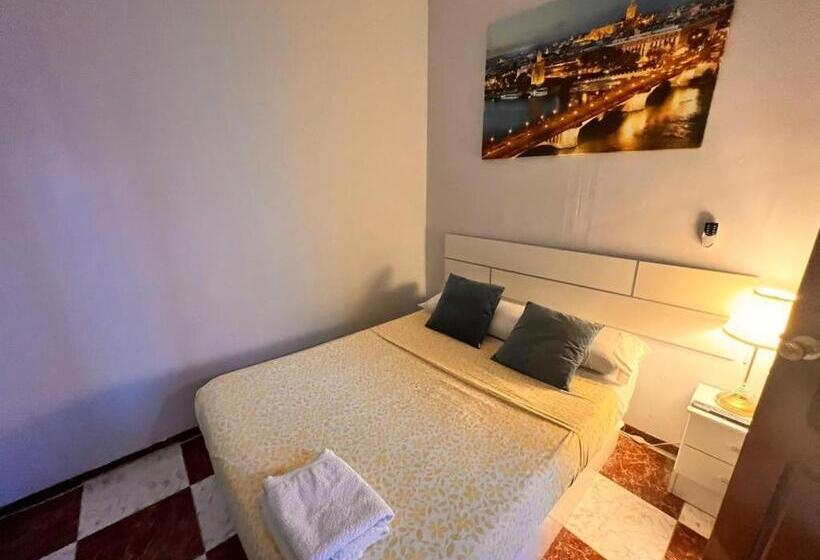 پانسیون Santa Isabel Low Cost Rooms In Private House