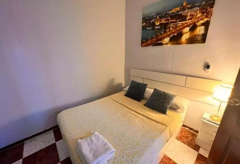 پانسیون Santa Isabel Low Cost Rooms In Private House