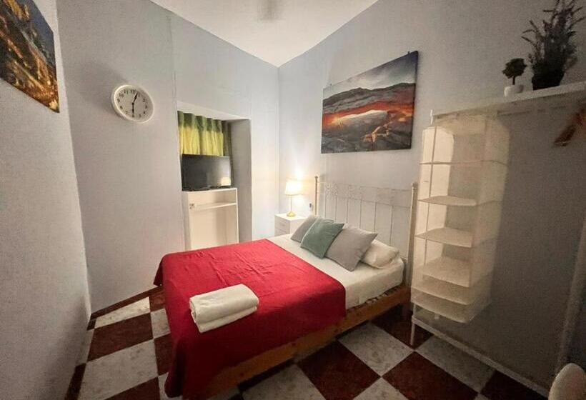 پانسیون Santa Isabel Low Cost Rooms In Private House