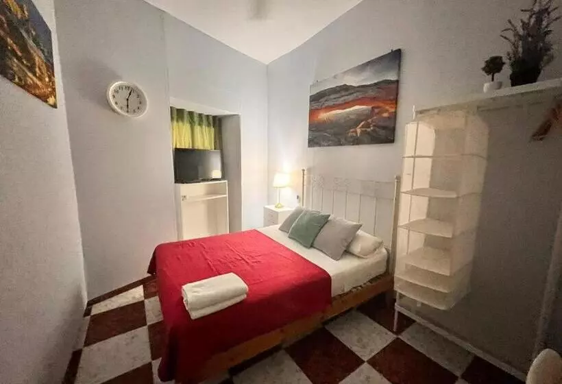 پانسیون Santa Isabel Low Cost Rooms In Private House
