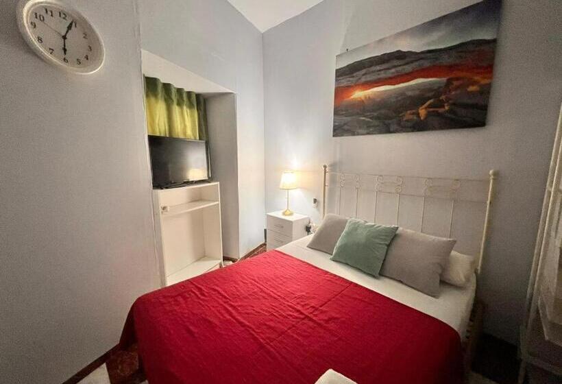 پانسیون Santa Isabel Low Cost Rooms In Private House