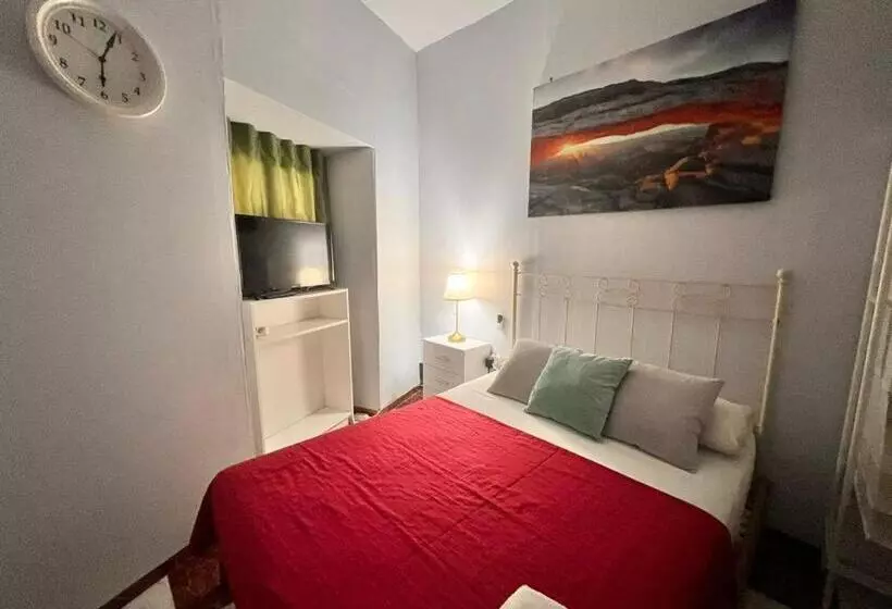 پانسیون Santa Isabel Low Cost Rooms In Private House