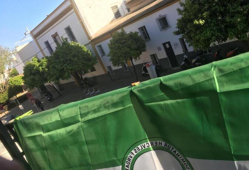 پانسیون Santa Isabel Low Cost Rooms In Private House