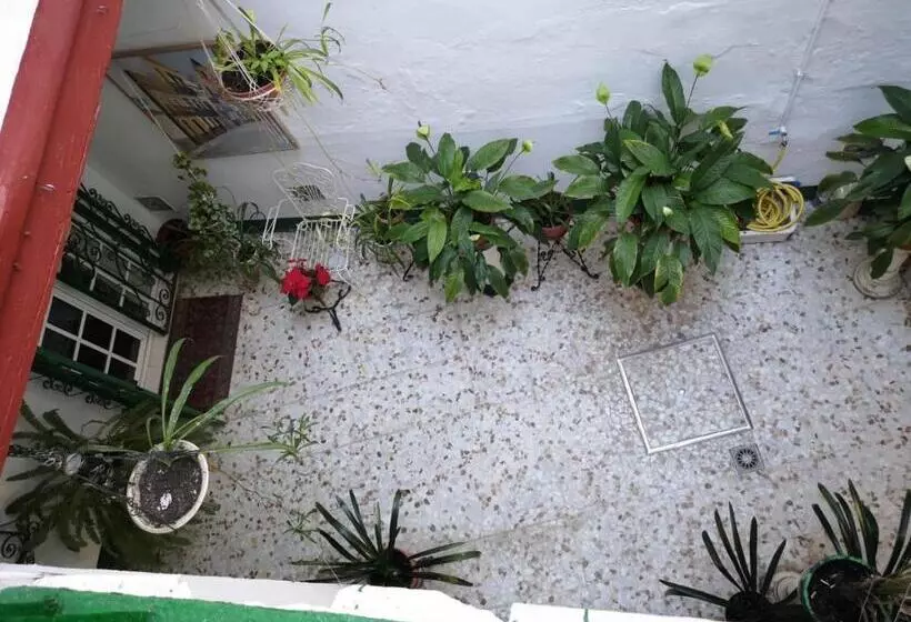 پانسیون Santa Isabel Low Cost Rooms In Private House