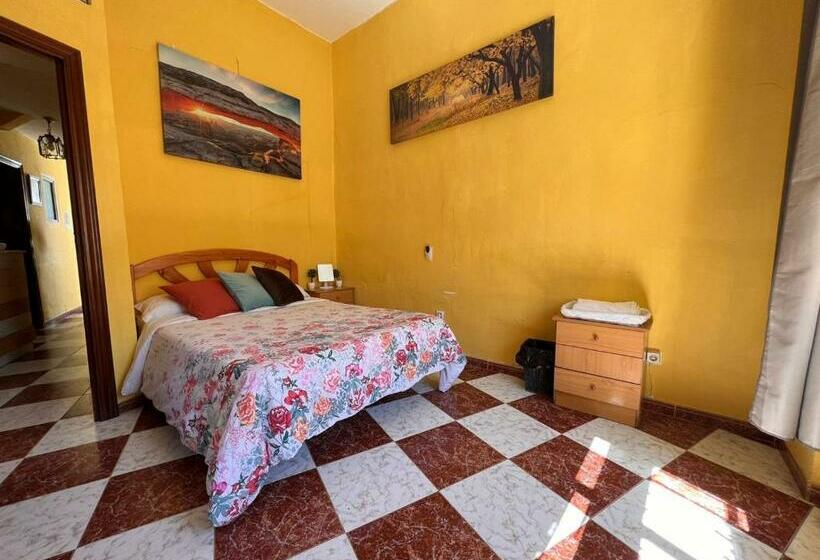 پانسیون Santa Isabel Low Cost Rooms In Private House