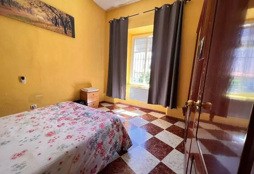 پانسیون Santa Isabel Low Cost Rooms In Private House