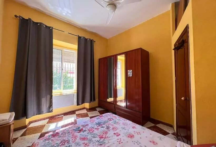 پانسیون Santa Isabel Low Cost Rooms In Private House