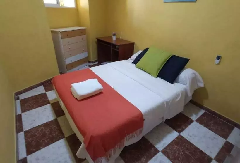 پانسیون Santa Isabel Low Cost Rooms In Private House