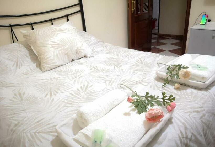 پانسیون Santa Isabel Low Cost Rooms In Private House