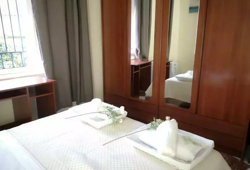 پانسیون Santa Isabel Low Cost Rooms In Private House