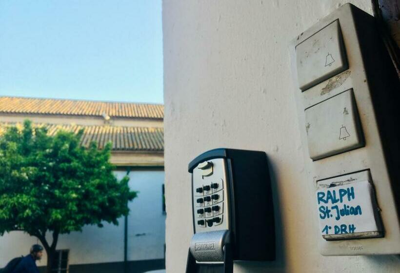 پانسیون Santa Isabel Low Cost Rooms In Private House