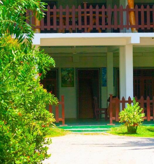 تختخواب و صبحانه Birds View