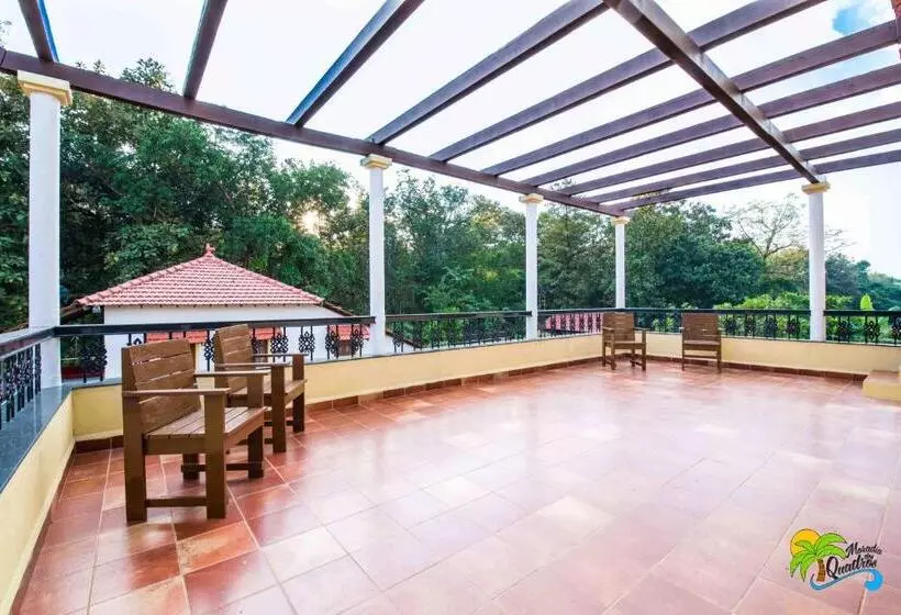 Bed and Breakfast Moradia Dos Quadros