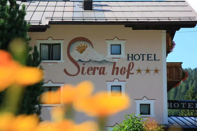 ホテル Siera Hof