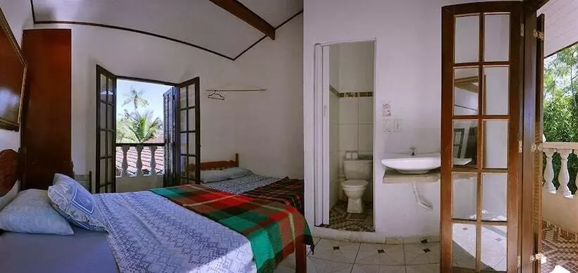پانسیون Golfinho Tropical Hostel E Pousada