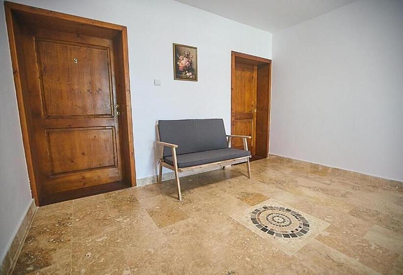 بنسيون Insula Christiana