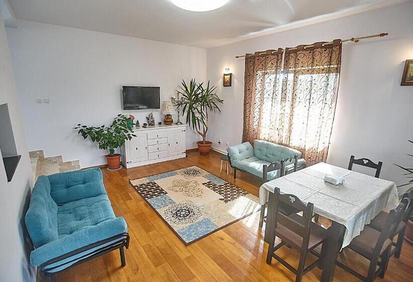 بنسيون Insula Christiana