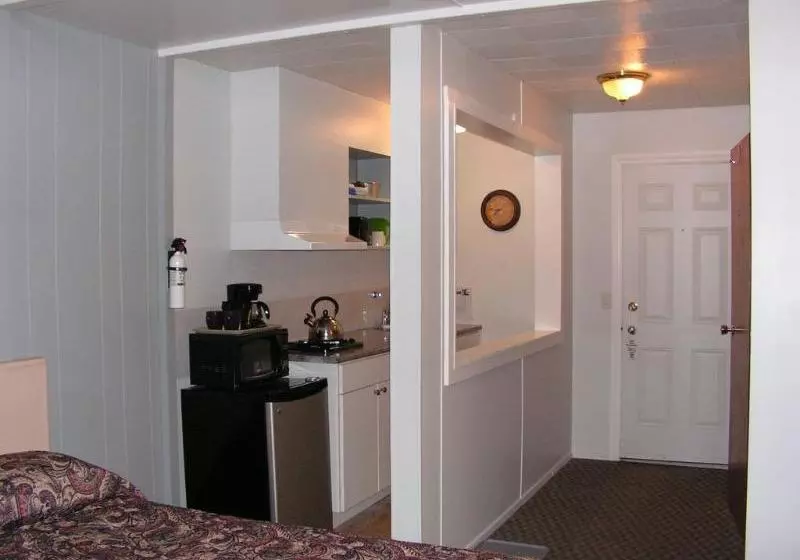 Bell Mountain Motel McBride