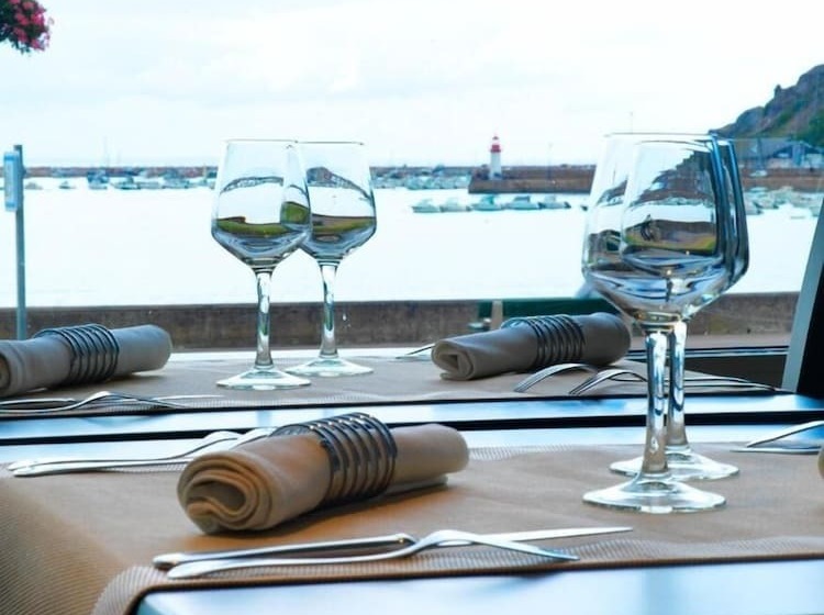 Otel De La Plage D Erquy