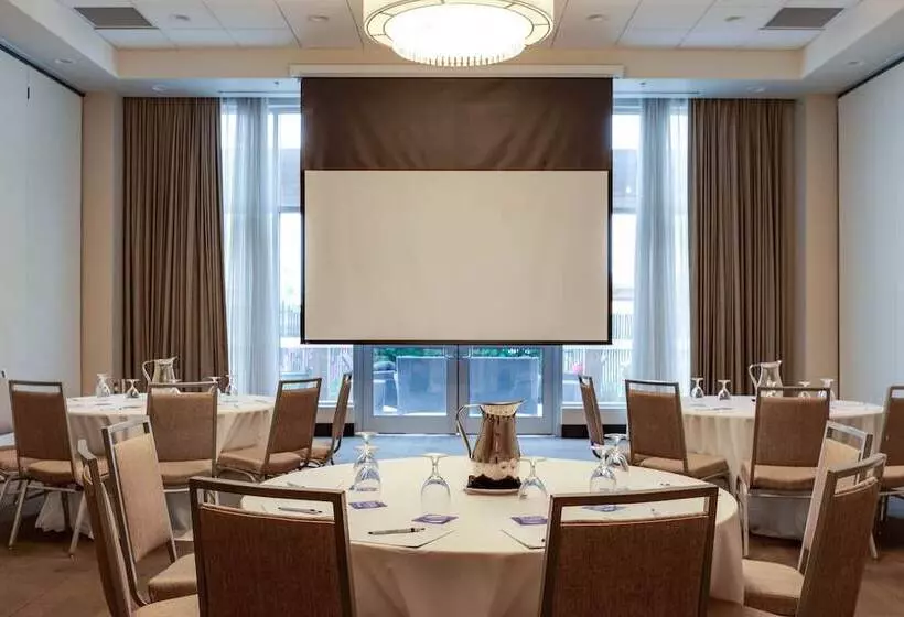 Hotel Four Points By Sheraton Kelowna Airport