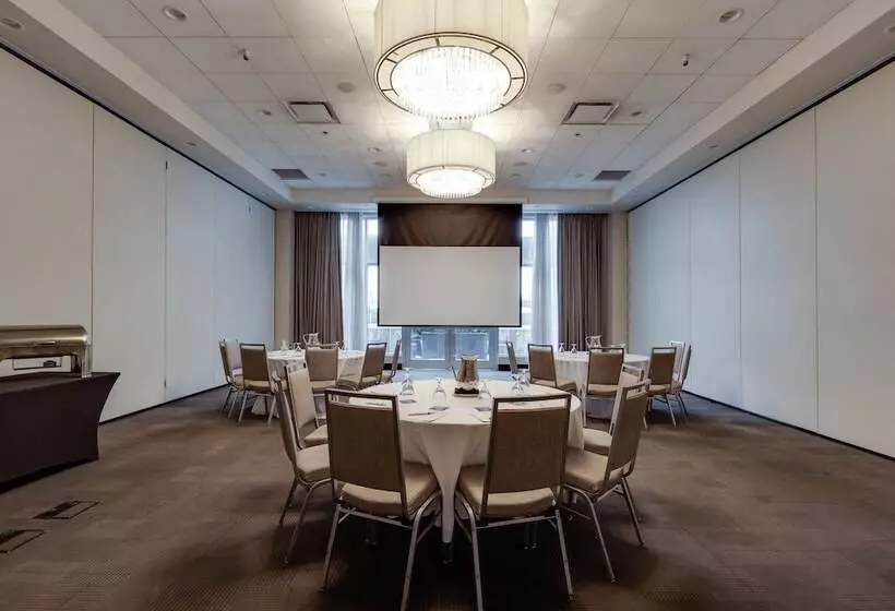 Hotel Four Points By Sheraton Kelowna Airport