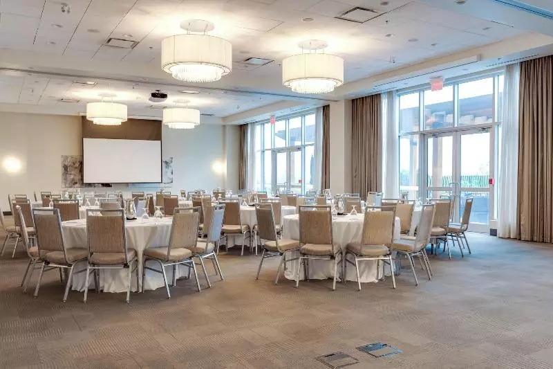 Hotel Four Points By Sheraton Kelowna Airport