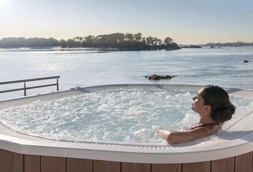 هتل Hôtel Valdys Thalasso & Spa Beau Rivage