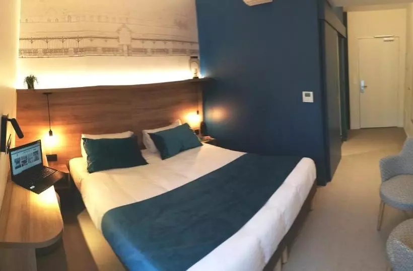 בית מלון כפרי Hôtel Des Halles