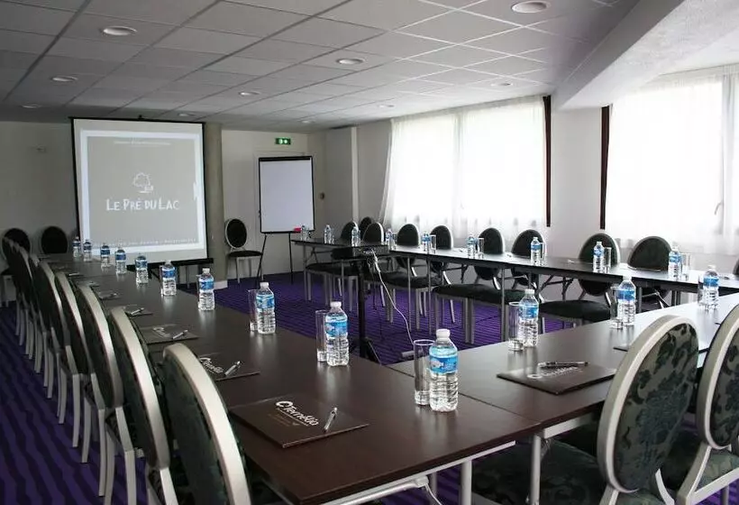 Отель Hôtel Le Pré Du Lac