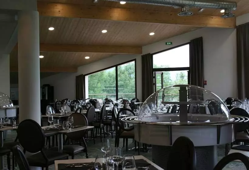 Отель Hôtel Le Pré Du Lac