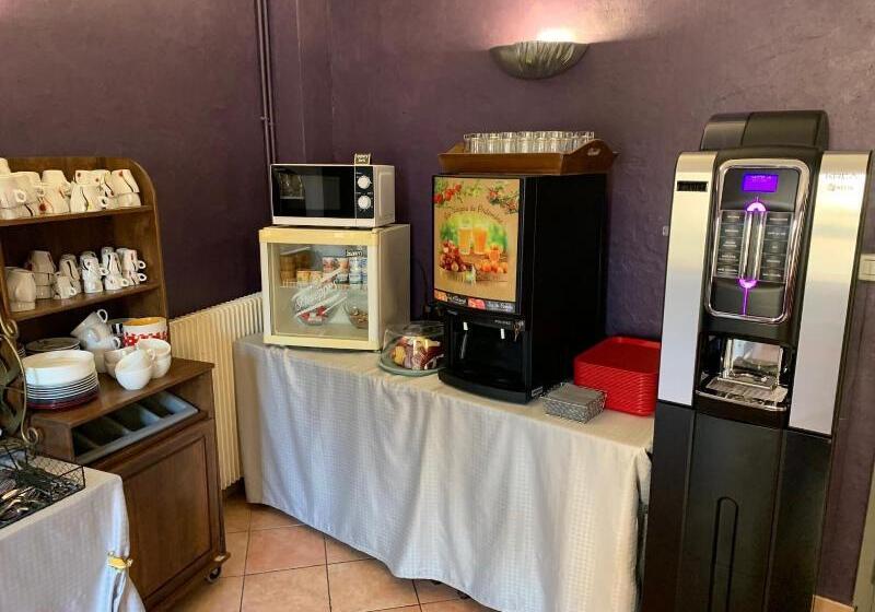 Отель Logis Hôtel La Bastide D Entraigues