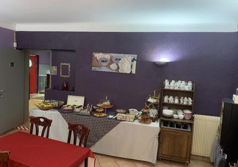 Отель Logis Hôtel La Bastide D Entraigues