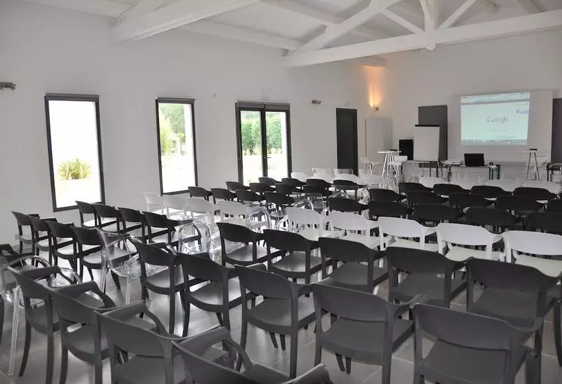 Отель Le Mas Du Terme