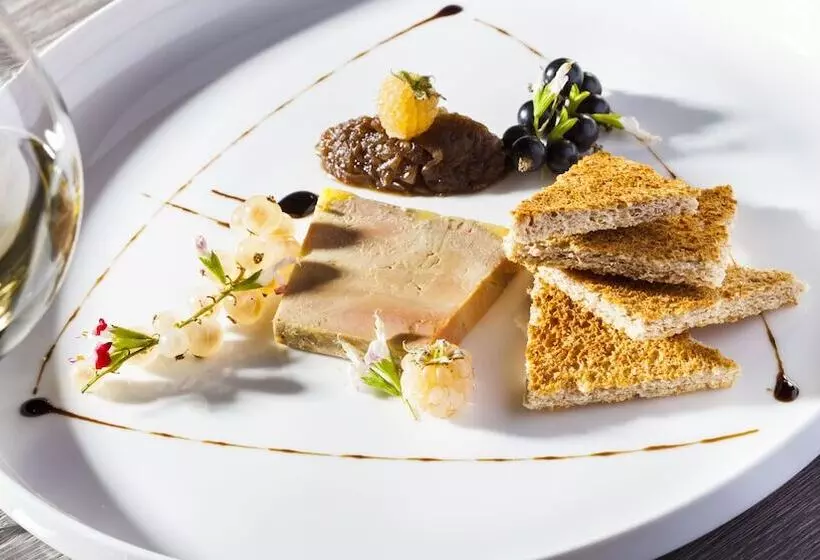 Отель Le Mas Du Terme