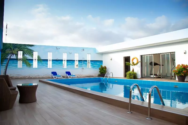 هتل Le Ndiambour Hôtel Et Résidence